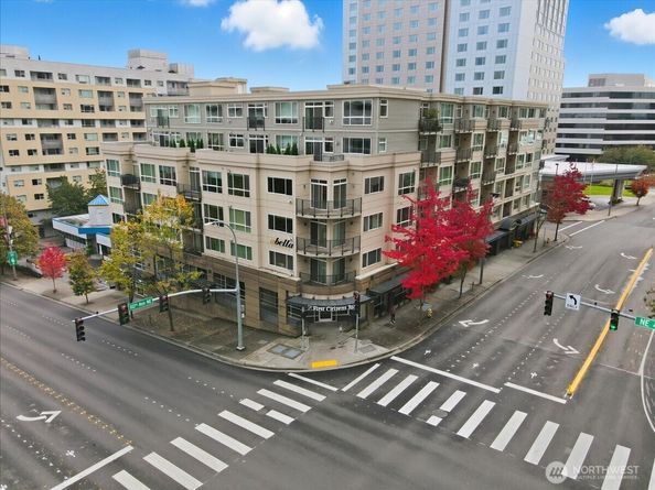 300 110th Avenue NE 412, Bellevue WA 98004
