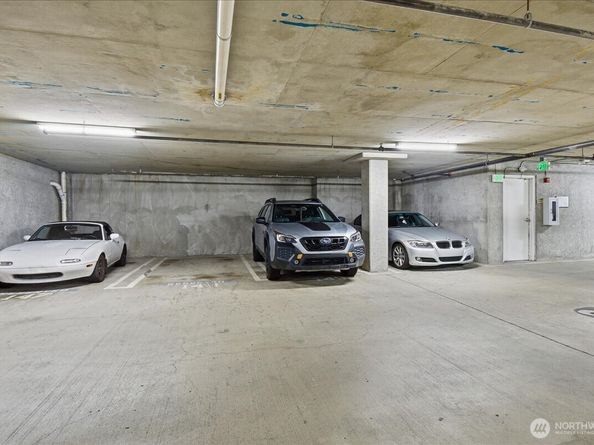 300 110th Avenue NE 412, Bellevue WA 98004