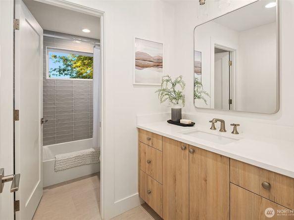 10172 NE 113th Place, Kirkland WA 98033