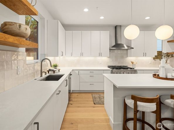10172 NE 113th Place, Kirkland WA 98033