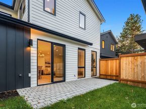 10172 NE 113th Place, Kirkland WA 98033