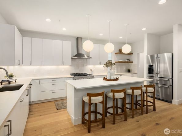 10172 NE 113th Place, Kirkland WA 98033