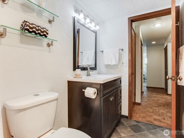1200 6th Avenue N 6, Seattle WA 98109