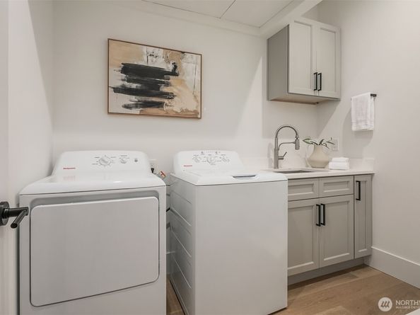 421 14th Avenue W B, Kirkland WA 98033
