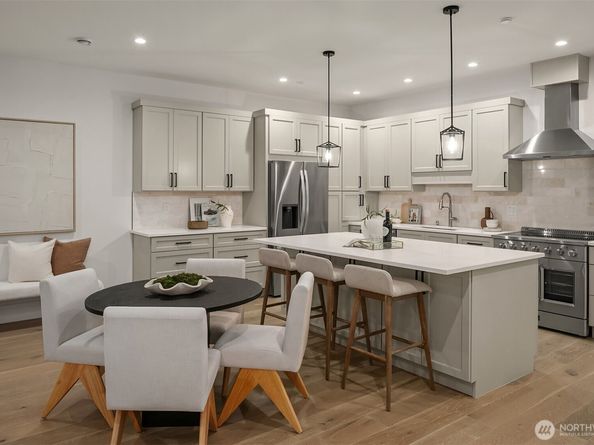 421 14th Avenue W B, Kirkland WA 98033