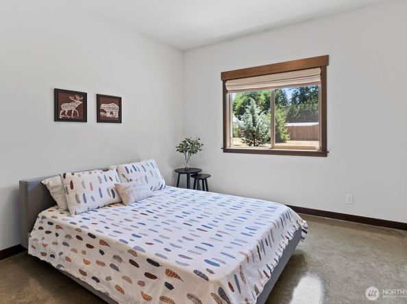 5245 NW Erlands Point Rd, Bremerton WA 98312