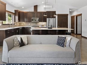 5245 NW Erlands Point Rd, Bremerton WA 98312
