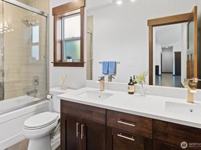 5245 NW Erlands Point Rd, Bremerton WA 98312