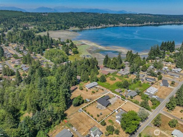 5245 NW Erlands Point Rd, Bremerton WA 98312