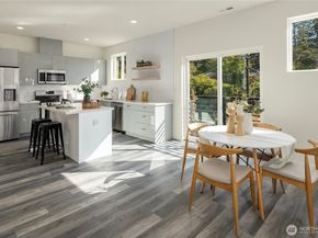 18526 Wallingford Avenue N B, Shoreline WA 98133
