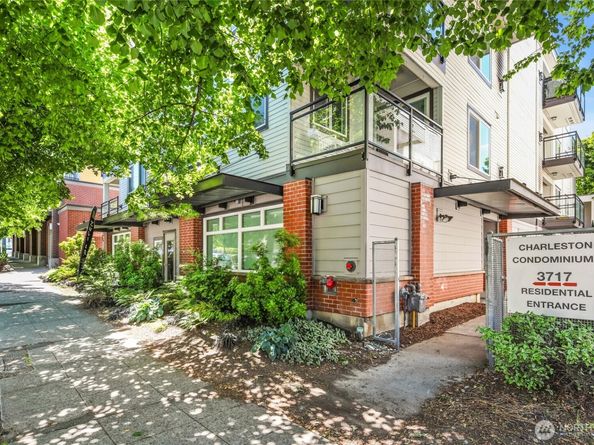 3717 California Avenue SW 304, Seattle WA 98116