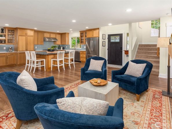 16819 171st Place NE, Woodinville WA 98072