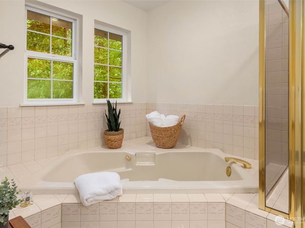 16819 171st Place NE, Woodinville WA 98072