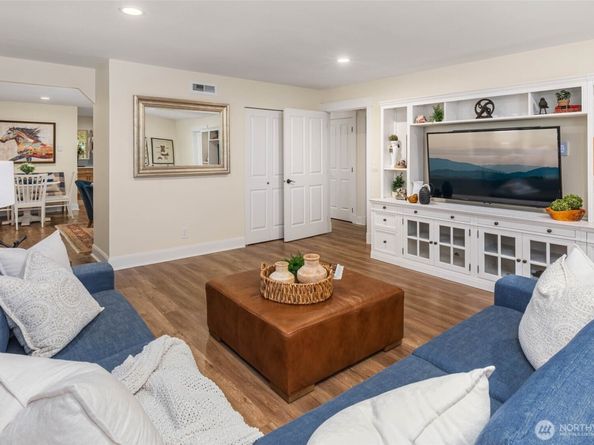 16819 171st Place NE, Woodinville WA 98072