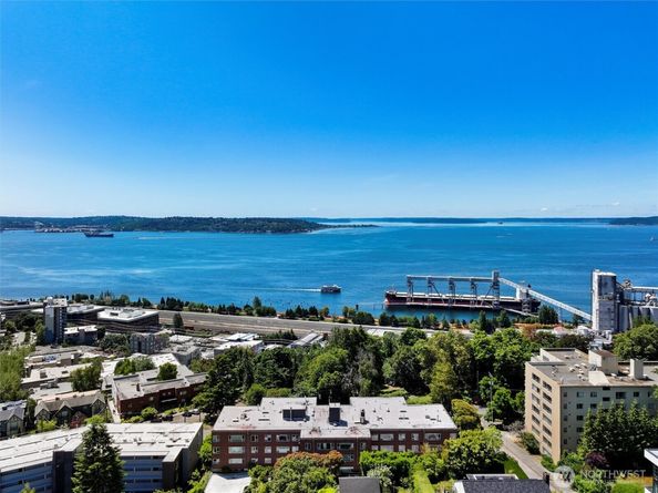 530 W Olympic Place 407, Seattle WA 98119