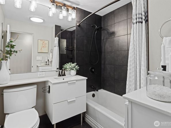 530 W Olympic Place 407, Seattle WA 98119