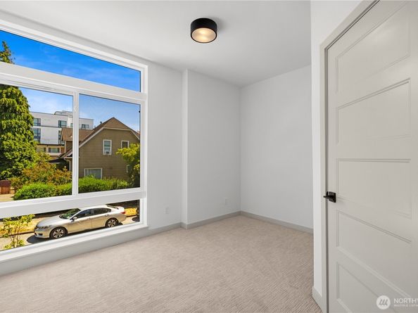 7007 9th Avenue NE, Seattle WA 98115