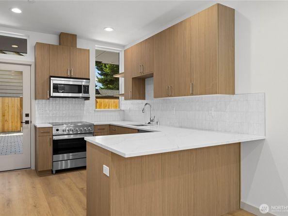 7007 9th Avenue NE, Seattle WA 98115