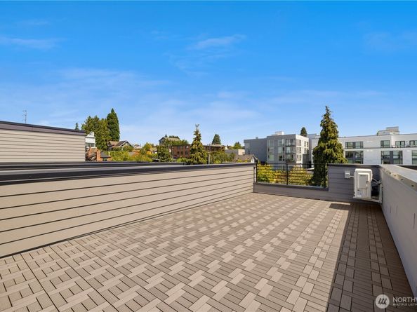 7007 9th Avenue NE, Seattle WA 98115