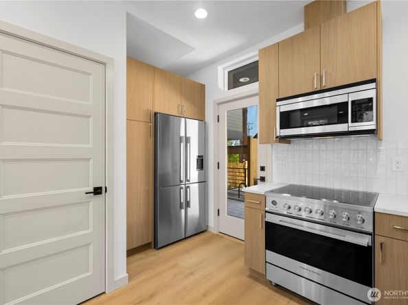 7007 9th Avenue NE, Seattle WA 98115