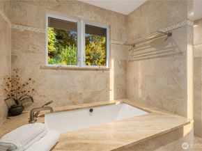 8413 SE 53rd Place, Mercer Island WA 98040