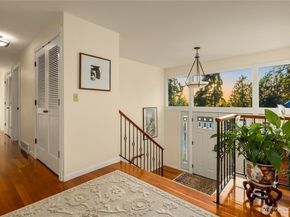 8413 SE 53rd Place, Mercer Island WA 98040