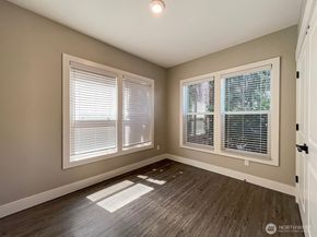 5037 21st Avenue NE, Seattle WA 98105