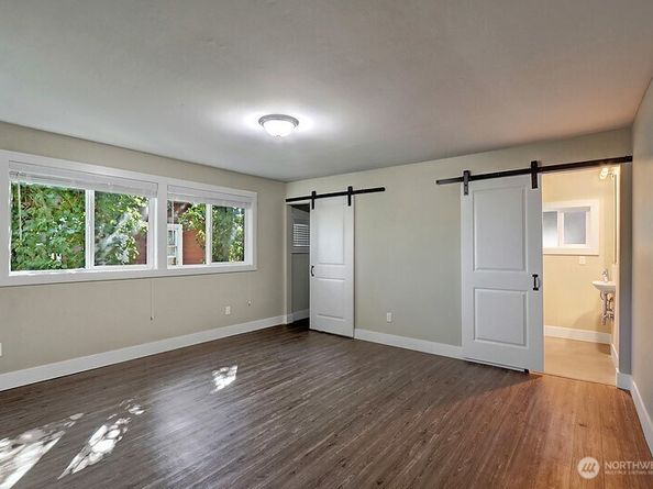 5037 21st Avenue NE, Seattle WA 98105