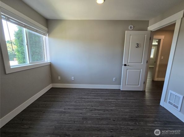 5037 21st Avenue NE, Seattle WA 98105