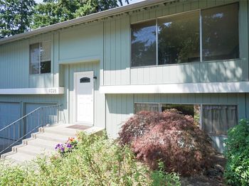 4590 Laguna Lane SE