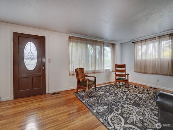 920 E 31st Street, Bremerton WA 98310