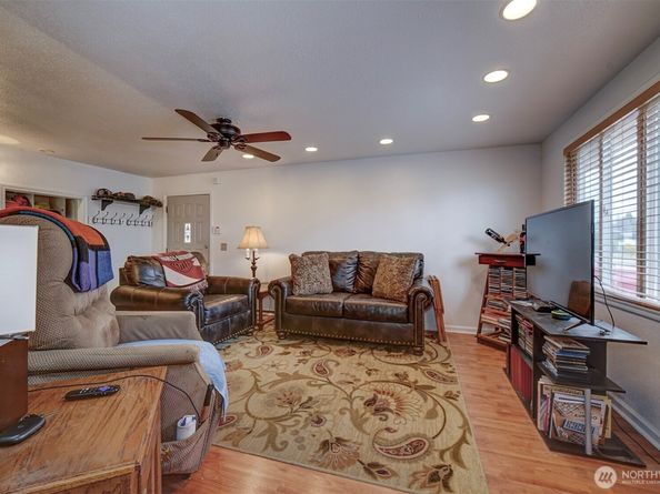 920 E 31st Street, Bremerton WA 98310