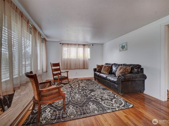 920 E 31st Street, Bremerton WA 98310