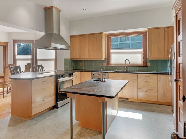 735 33 Avenue, Seattle WA 98122