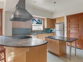 735 33 Avenue, Seattle WA 98122
