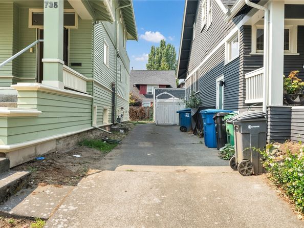 735 33 Avenue, Seattle WA 98122