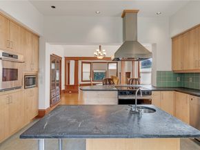 735 33 Avenue, Seattle WA 98122