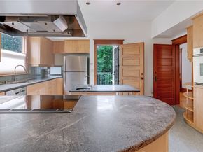 735 33 Avenue, Seattle WA 98122