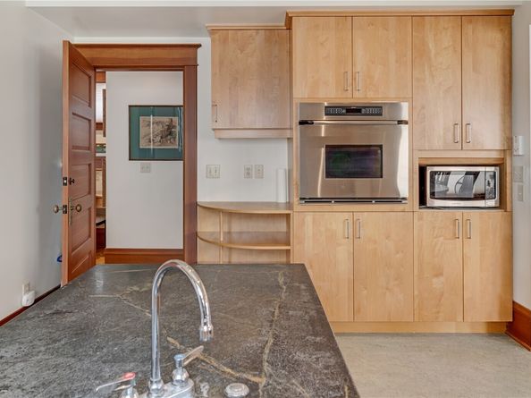 735 33 Avenue, Seattle WA 98122