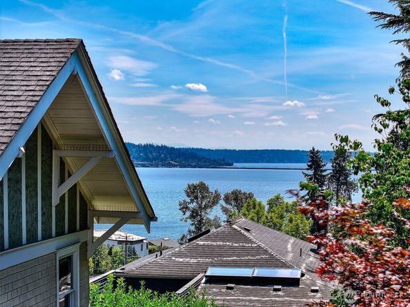 1525 Madrona Drive, Seattle WA 98122