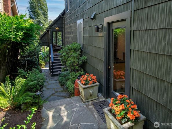 1525 Madrona Drive, Seattle WA 98122