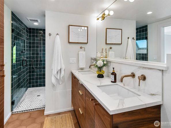 1525 Madrona Drive, Seattle WA 98122