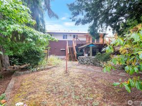 2124 N 167th Street, Shoreline WA 98133