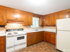 2124 N 167th Street, Shoreline WA 98133