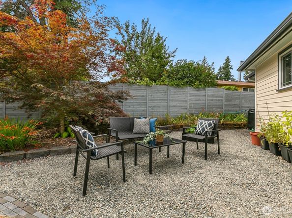 15153 SE Newport Way, Bellevue WA 98006