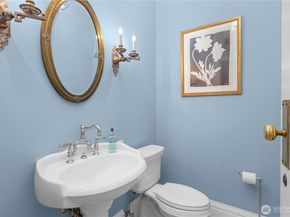 421 W Highland Drive, Seattle WA 98119