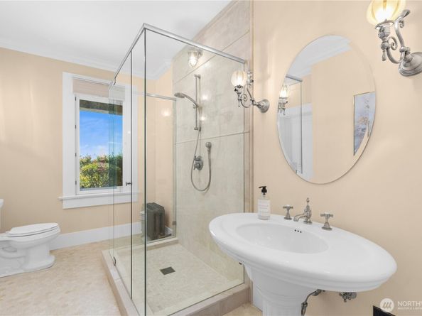 421 W Highland Drive, Seattle WA 98119
