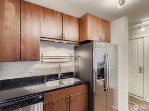 7307 Sand Pont Way NE 613, Seattle WA 98115
