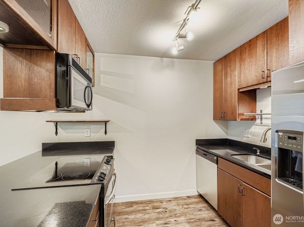 7307 Sand Pont Way NE 613, Seattle WA 98115