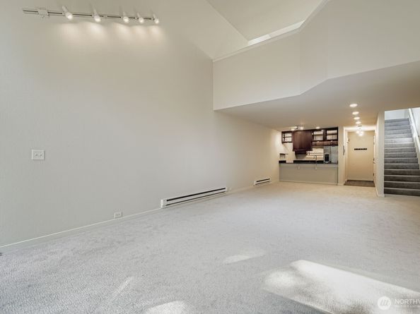 7307 Sand Pont Way NE 613, Seattle WA 98115